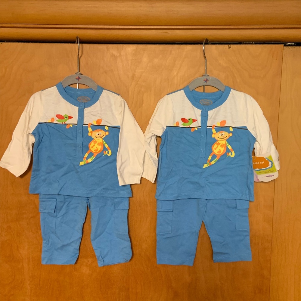 Got twins? (2) adorable Heidi Klum matching PJ’s